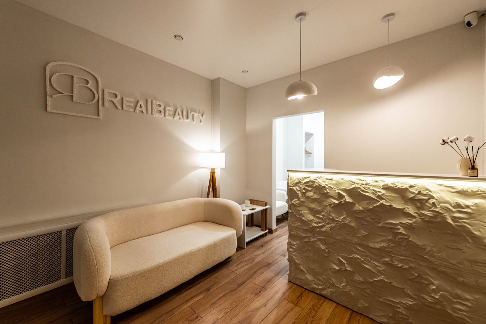 Интерьер студии RealBeauty — Маяковская